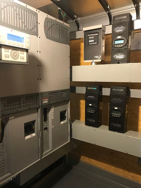 Mobile Solar - MS-425 Solar Generator - High quality components and controls Mobile Solar - MS-425 Solar Generator - High quality components and controls